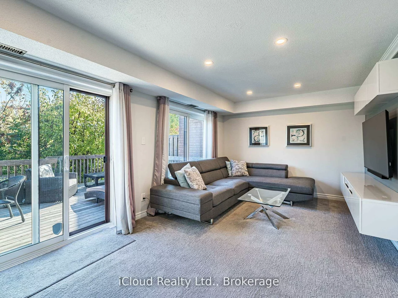 1100, Queens, 1003 - CP College Park, Oakville