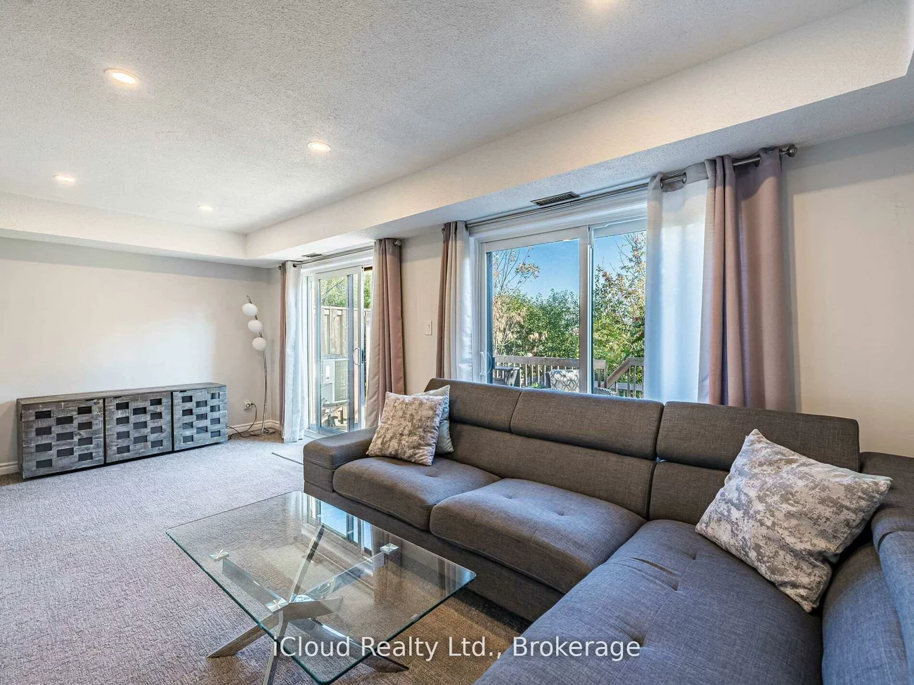 1100, Queens, 1003 - CP College Park, Oakville