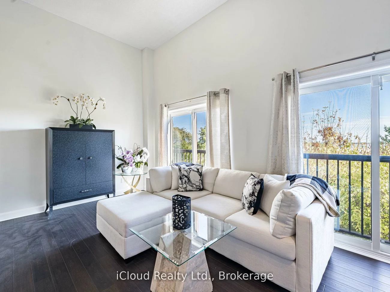 1100, Queens, 1003 - CP College Park, Oakville