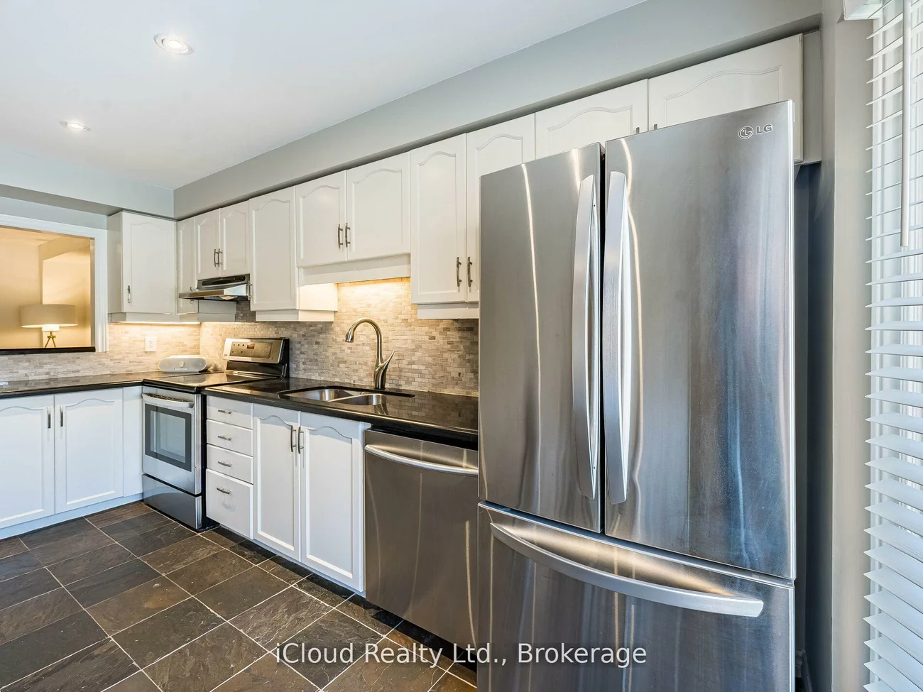 1100, Queens, 1003 - CP College Park, Oakville