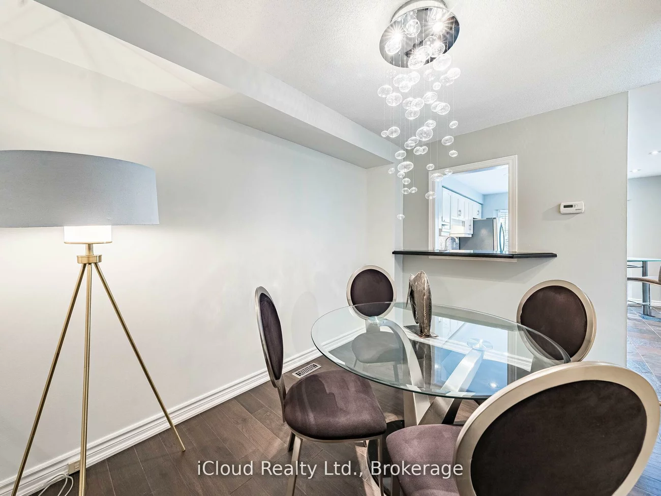 1100, Queens, 1003 - CP College Park, Oakville