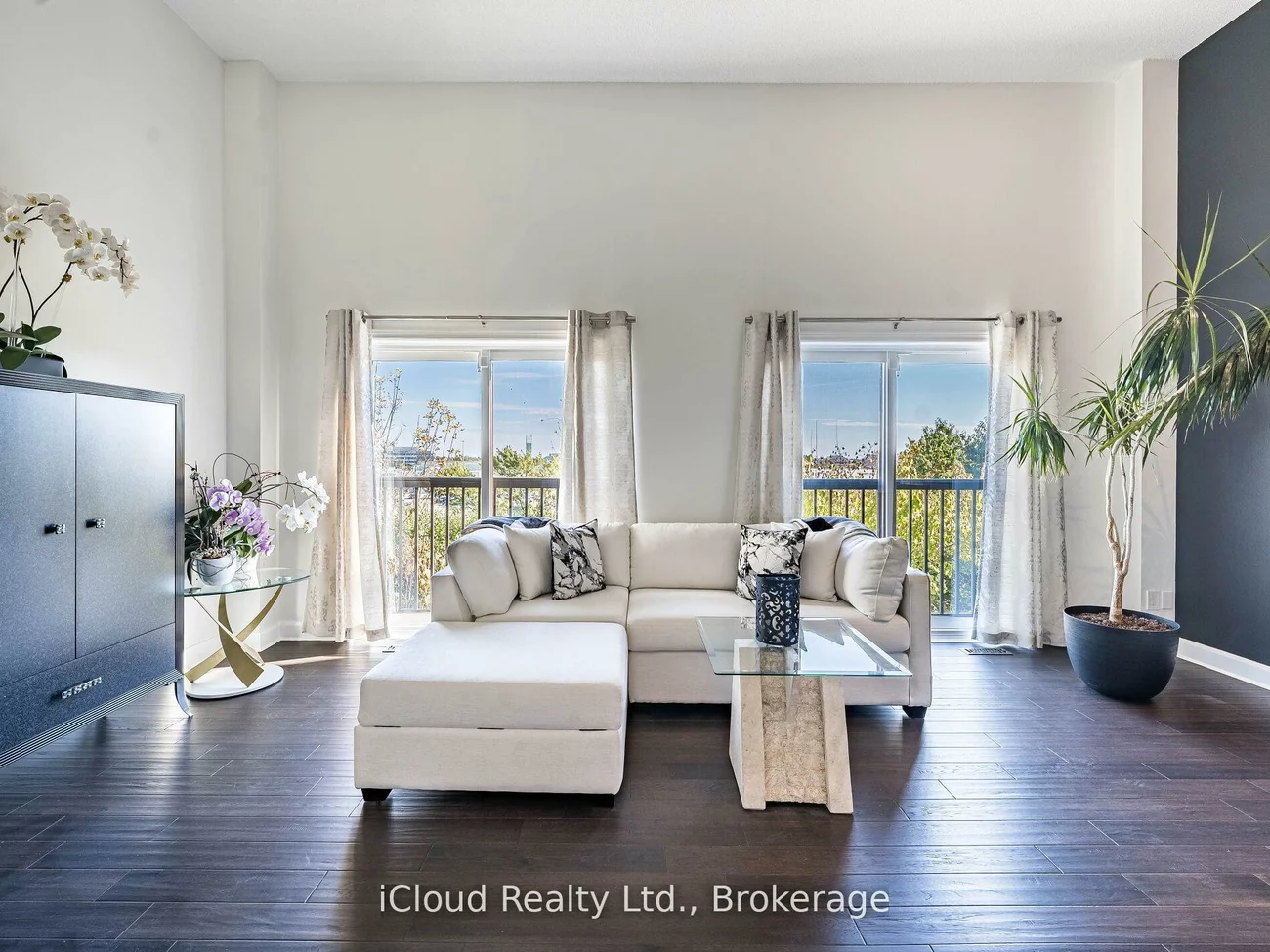 1100, Queens, 1003 - CP College Park, Oakville