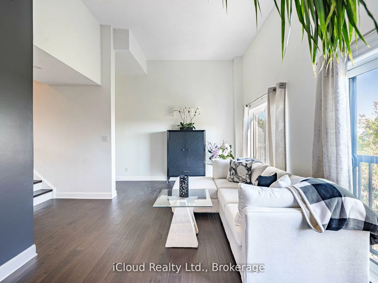 1100, Queens, 1003 - CP College Park, Oakville