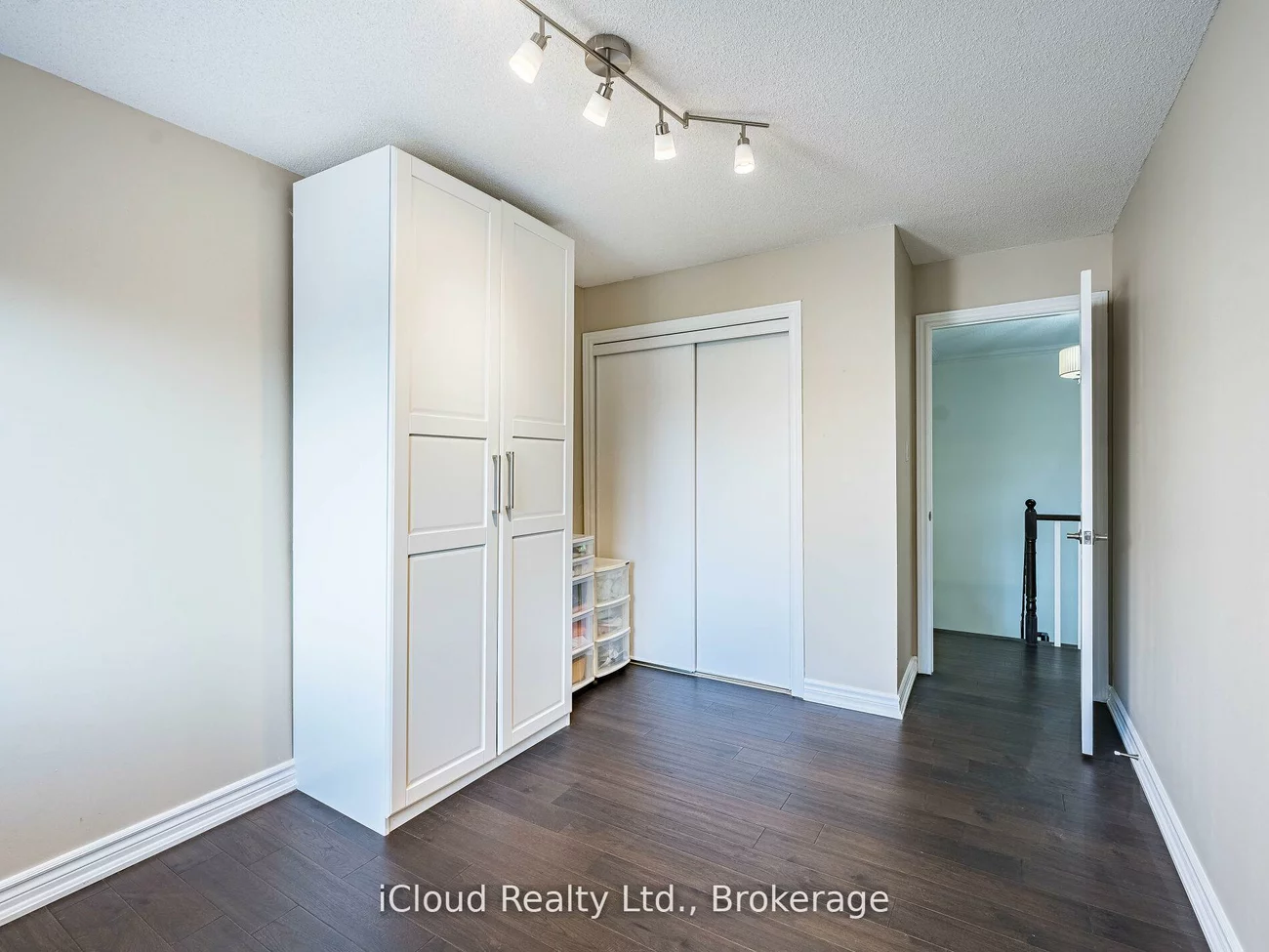 1100, Queens, 1003 - CP College Park, Oakville