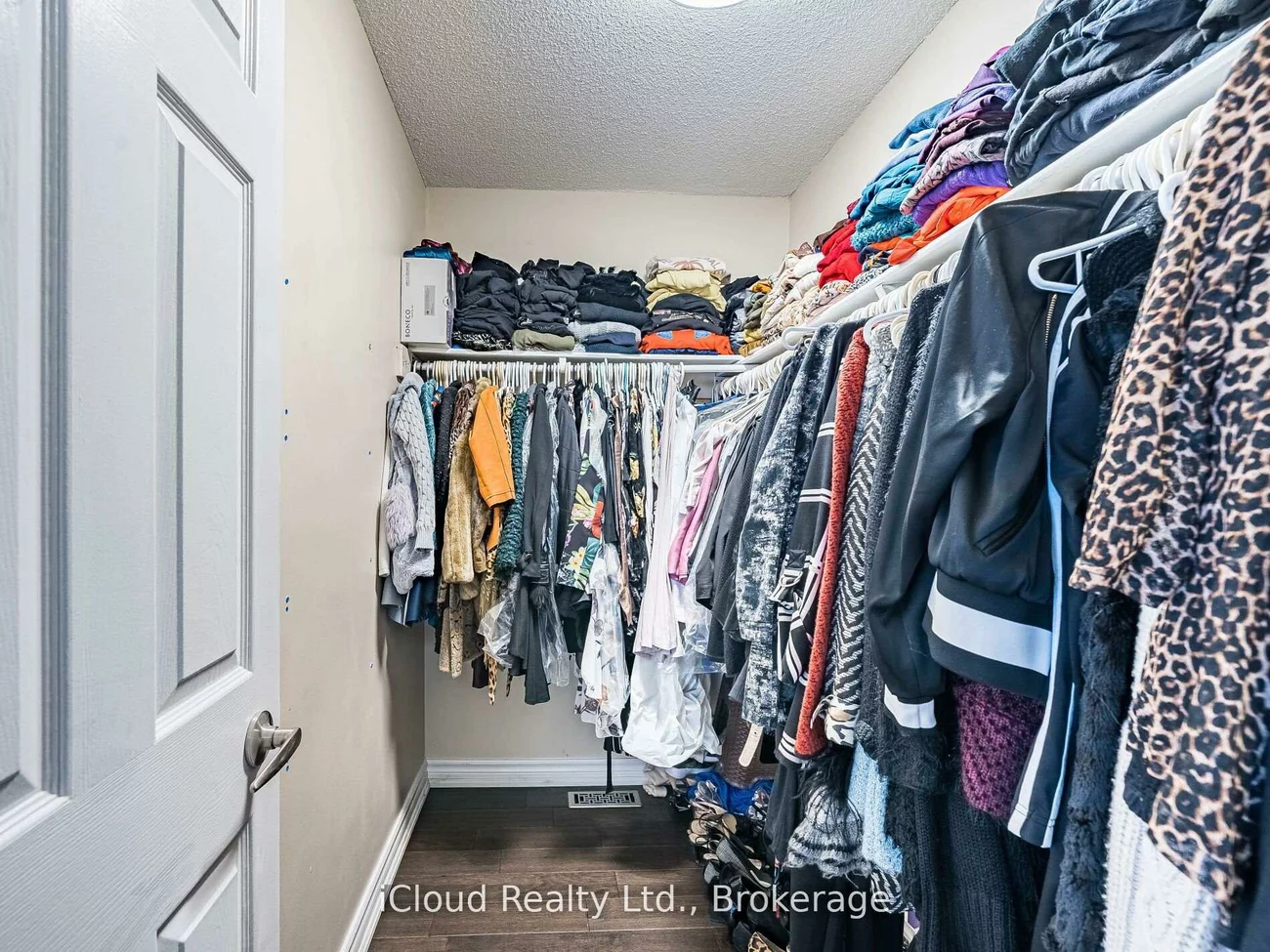 1100, Queens, 1003 - CP College Park, Oakville