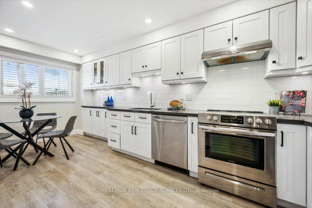 1520, Lancaster, 1005 - FA Falgarwood, Oakville