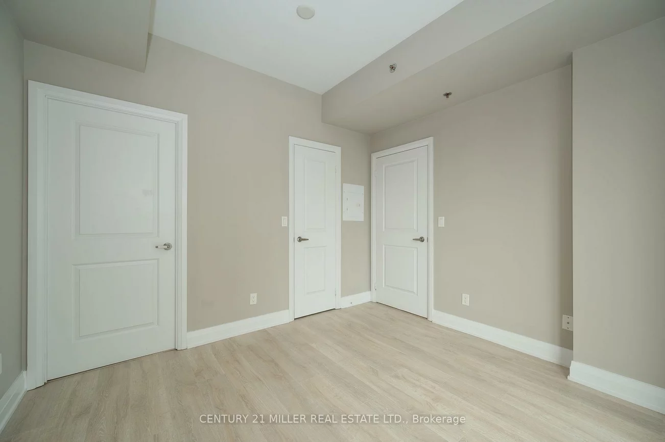 55, Speers, 1014 - QE Queen Elizabeth, Oakville