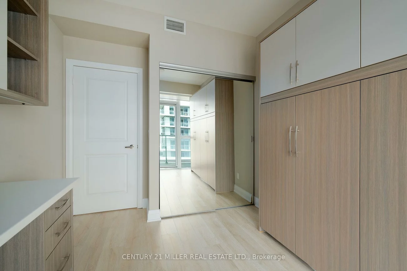 55, Speers, 1014 - QE Queen Elizabeth, Oakville