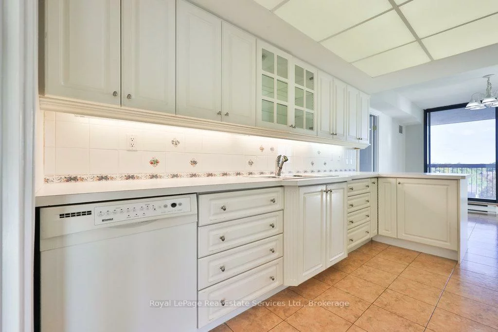 2170, Marine, 1001 - BR Bronte, Oakville