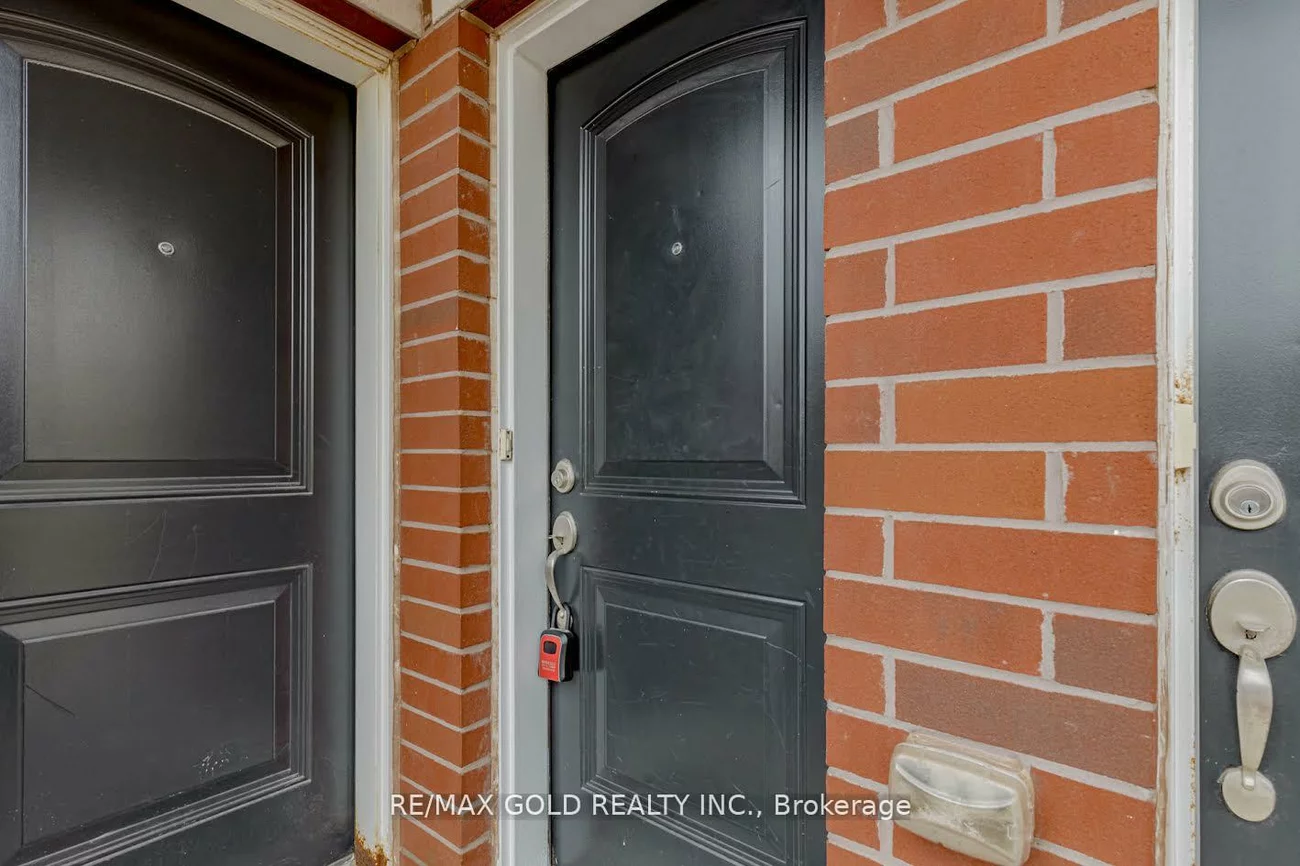 2468, Post, 1015 - RO River Oaks, Oakville