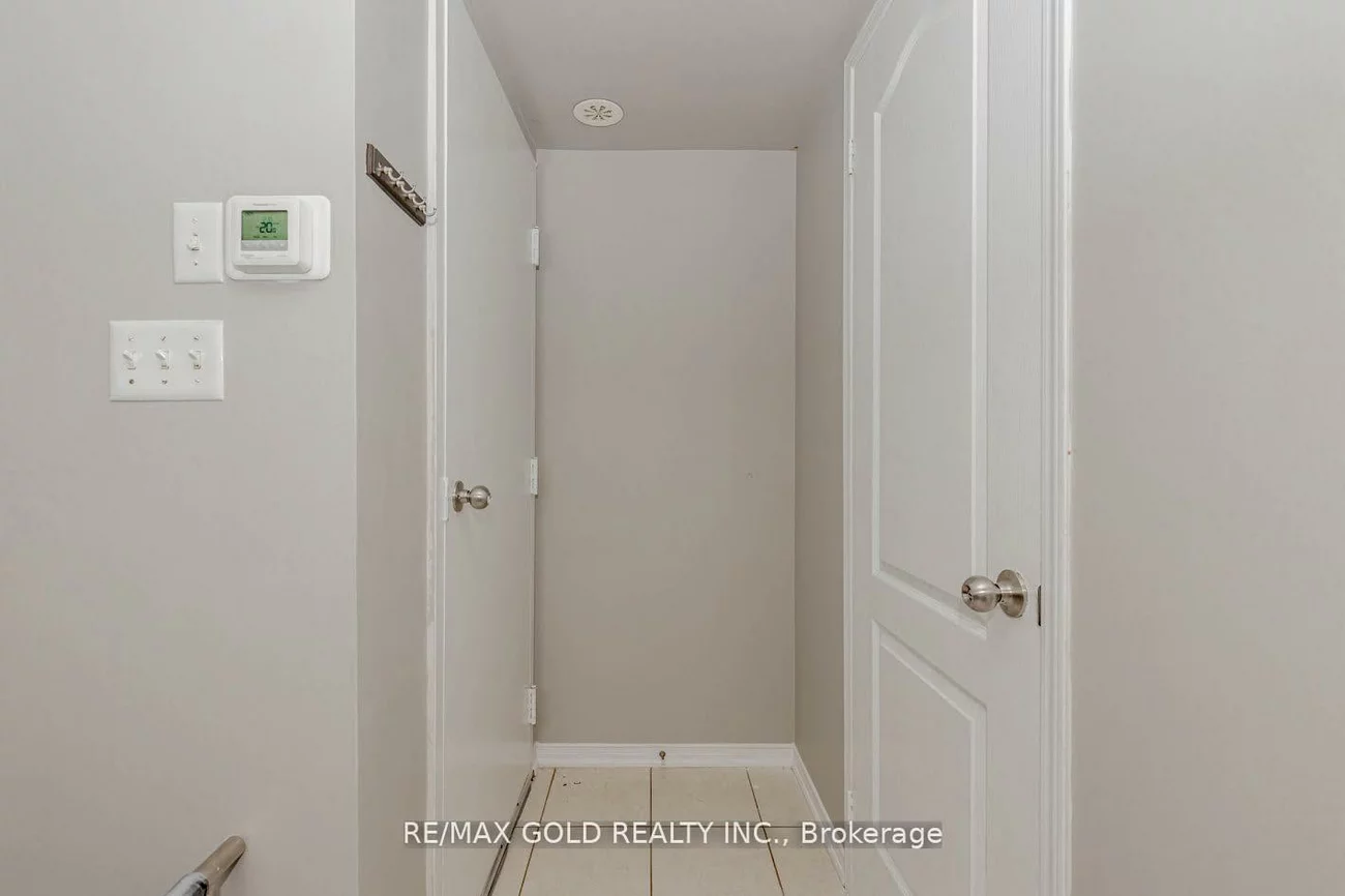 2468, Post, 1015 - RO River Oaks, Oakville