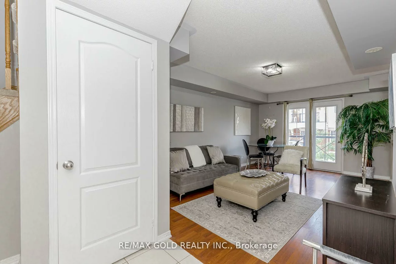 2468, Post, 1015 - RO River Oaks, Oakville