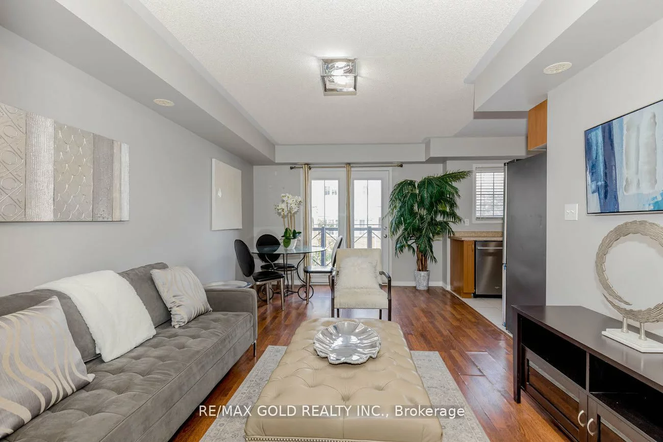 2468, Post, 1015 - RO River Oaks, Oakville