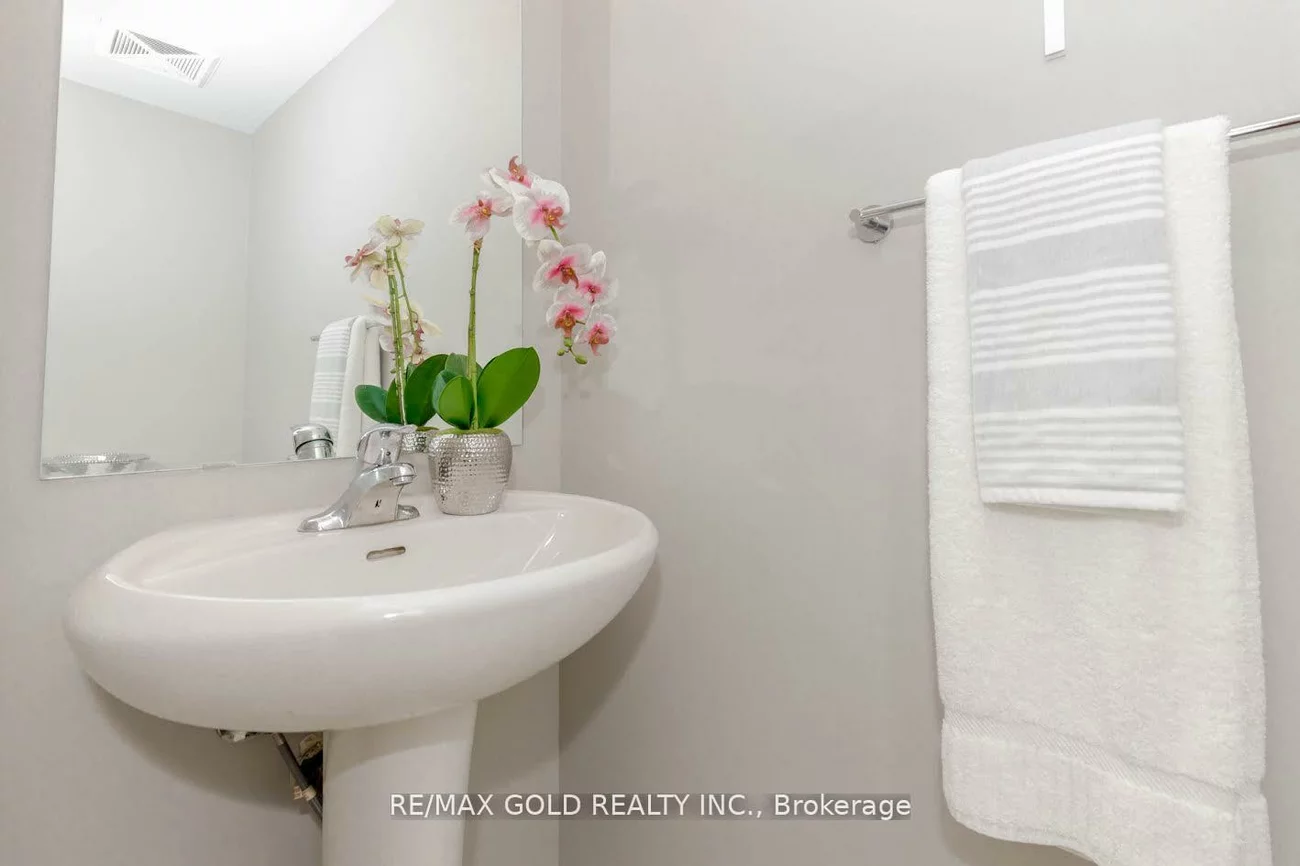 2468, Post, 1015 - RO River Oaks, Oakville