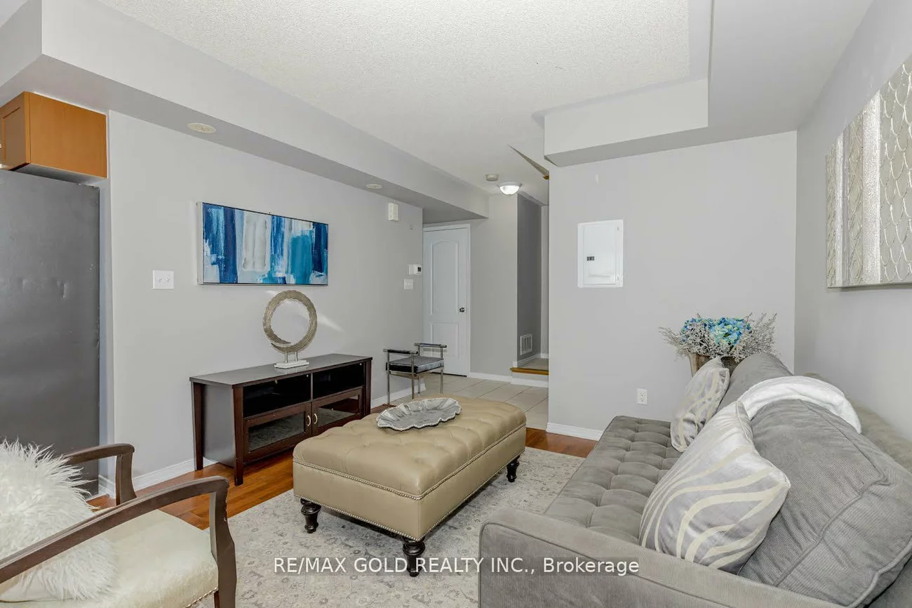 2468, Post, 1015 - RO River Oaks, Oakville