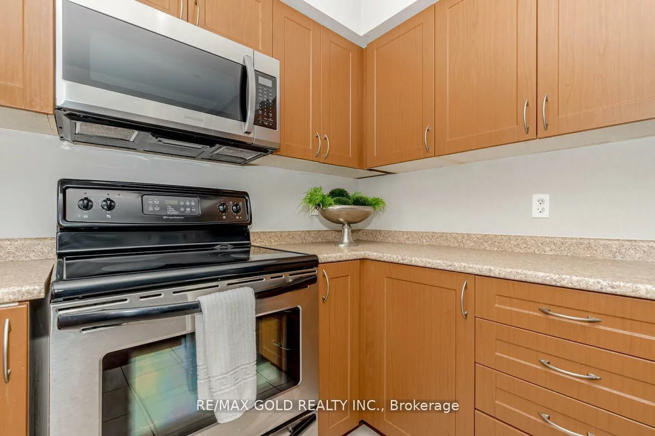 2468, Post, 1015 - RO River Oaks, Oakville