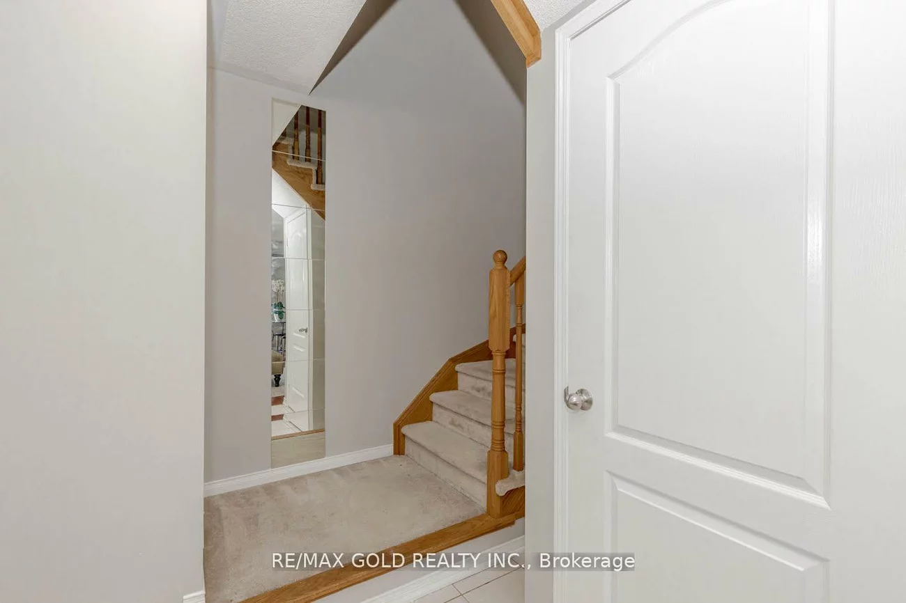 2468, Post, 1015 - RO River Oaks, Oakville