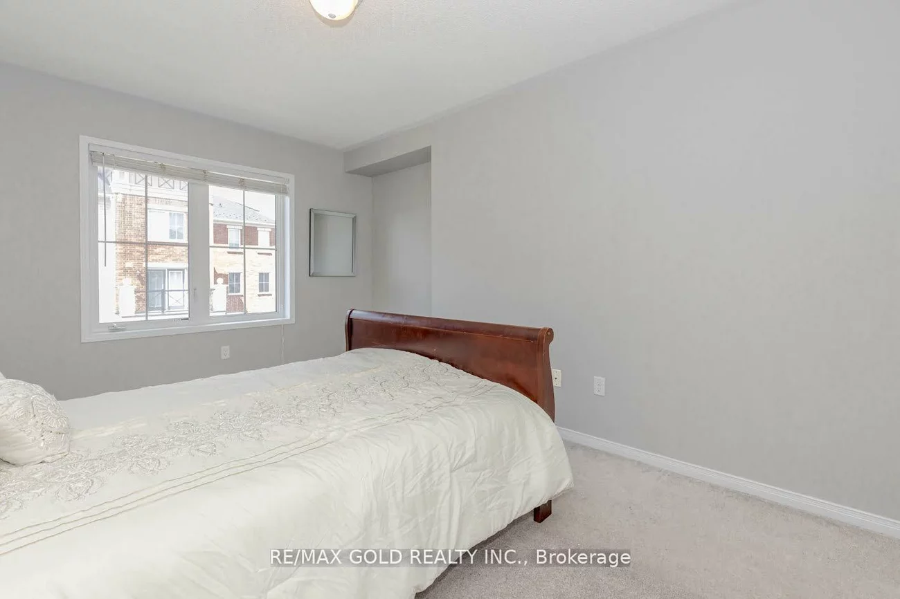 2468, Post, 1015 - RO River Oaks, Oakville