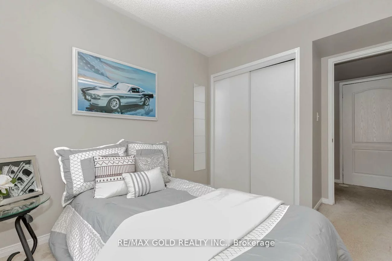 2468, Post, 1015 - RO River Oaks, Oakville