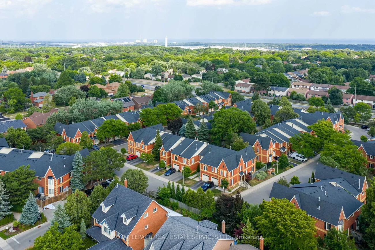 2006, Glenada, 1018 - WC Wedgewood Creek, Oakville