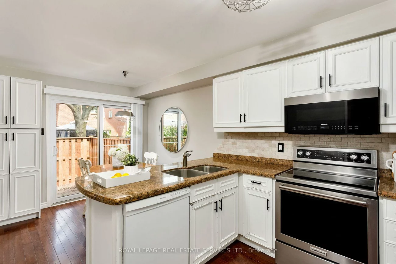 2006, Glenada, 1018 - WC Wedgewood Creek, Oakville