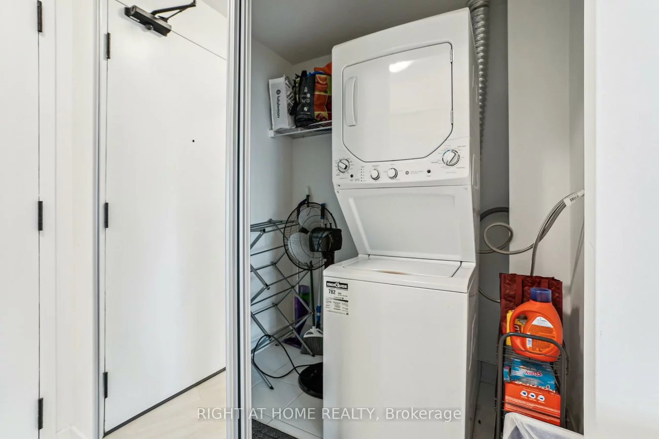 2485, Taunton, 1015 - RO River Oaks, Oakville