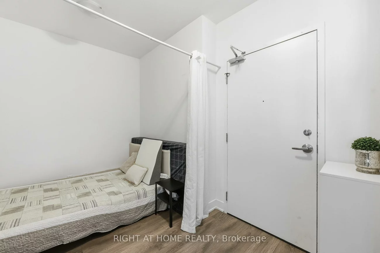 297, OAK WALK, 1015 - RO River Oaks, Oakville