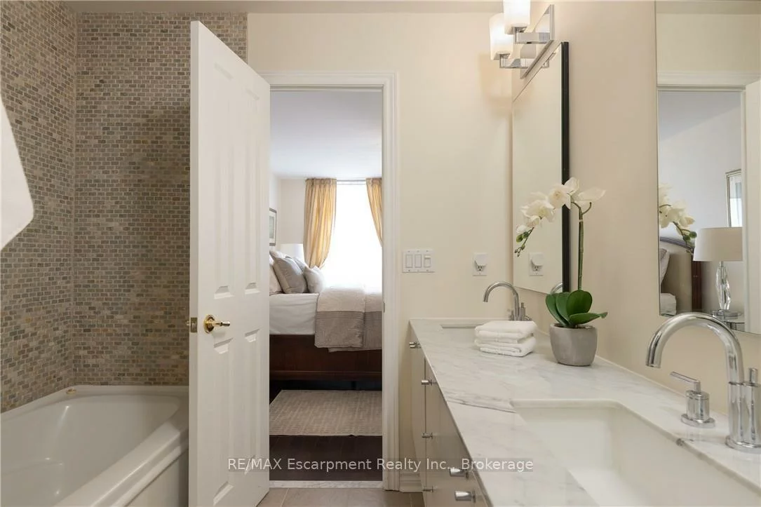 50, Old Mill, 1013 - OO Old Oakville, Oakville