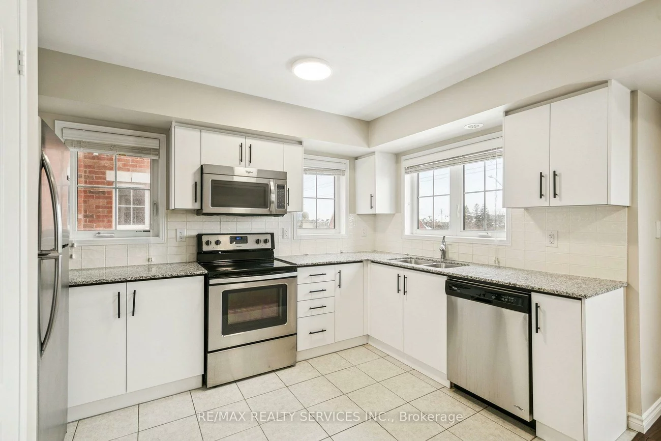 2504, Post, 1015 - RO River Oaks, Oakville