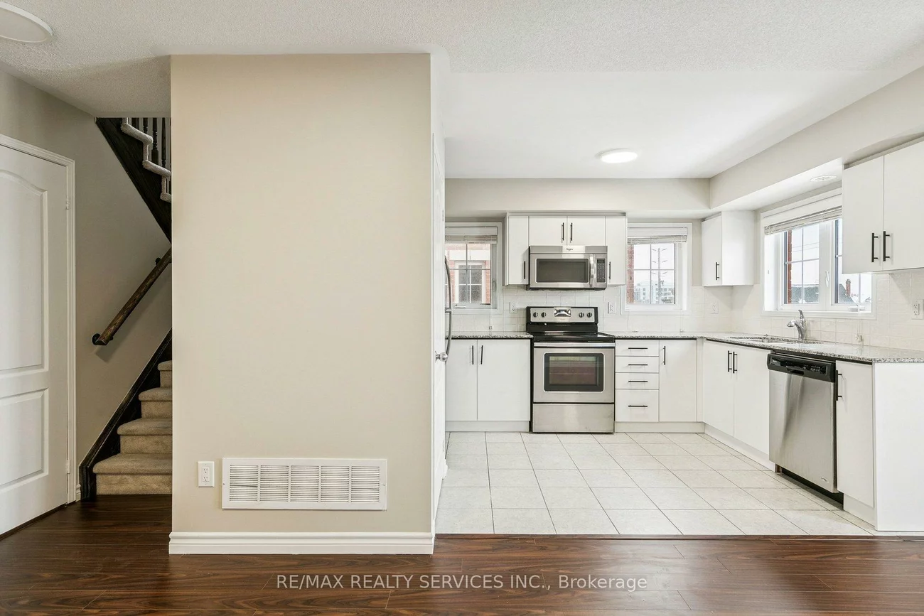 2504, Post, 1015 - RO River Oaks, Oakville