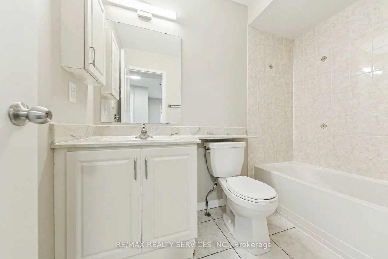 2504, Post, 1015 - RO River Oaks, Oakville