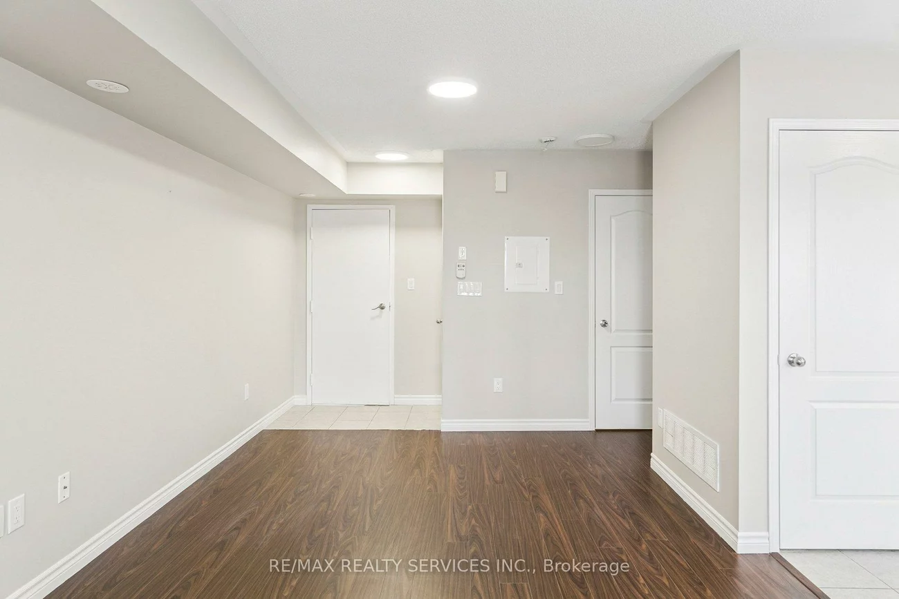 2504, Post, 1015 - RO River Oaks, Oakville