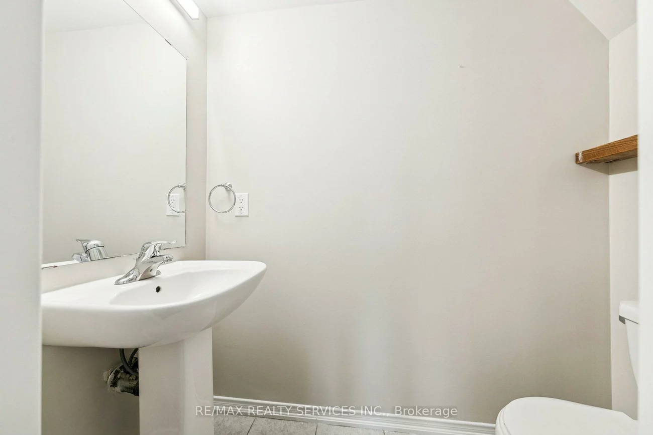 2504, Post, 1015 - RO River Oaks, Oakville