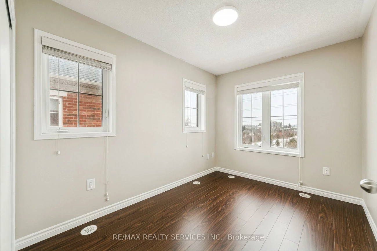 2504, Post, 1015 - RO River Oaks, Oakville