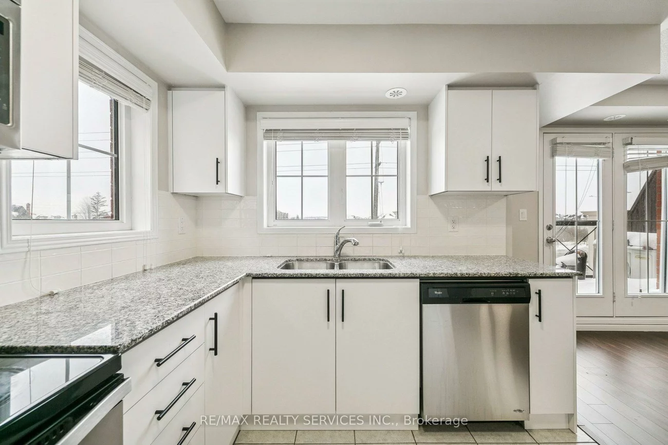 2504, Post, 1015 - RO River Oaks, Oakville