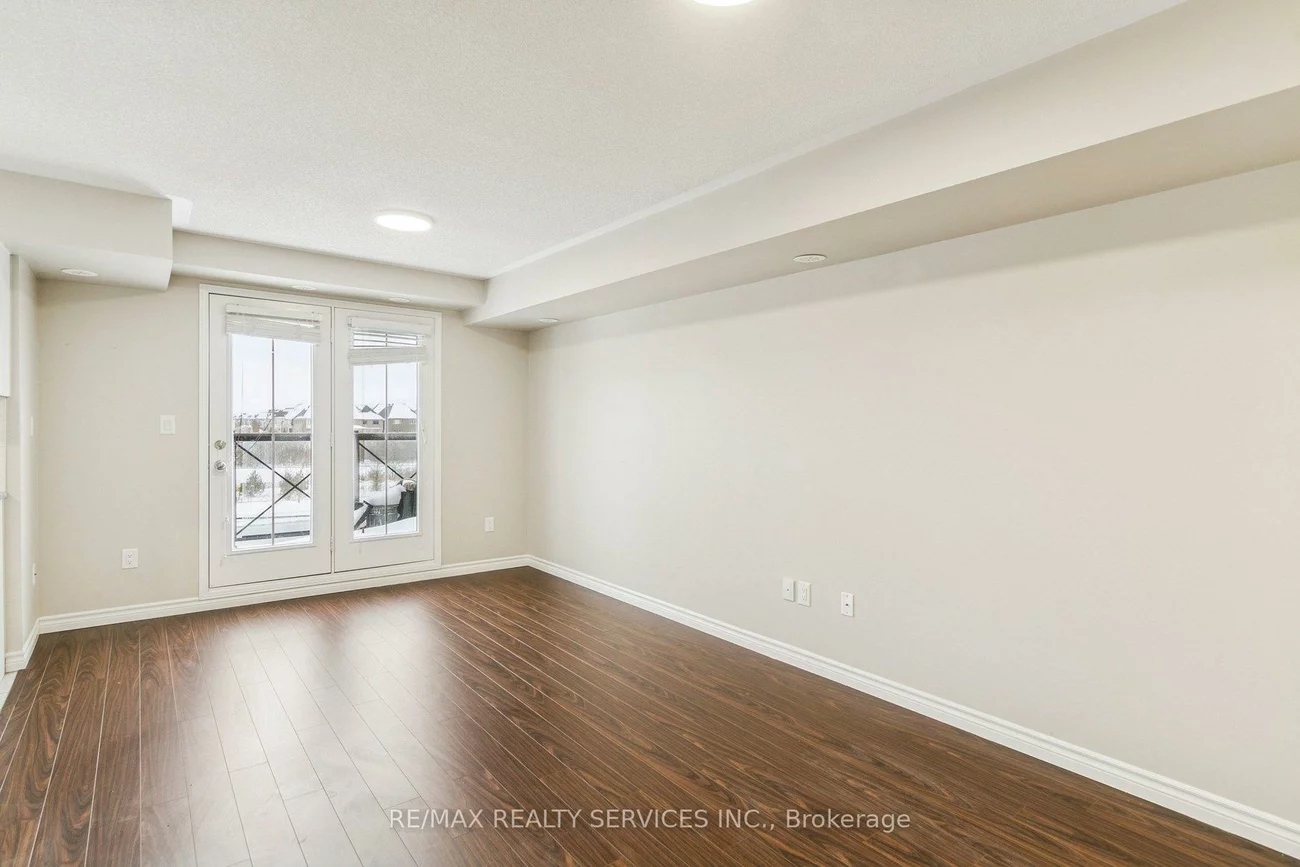 2504, Post, 1015 - RO River Oaks, Oakville