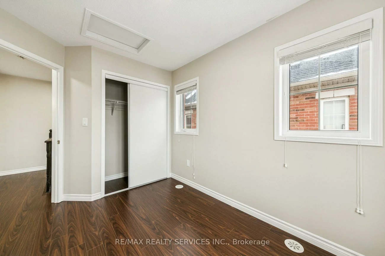 2504, Post, 1015 - RO River Oaks, Oakville