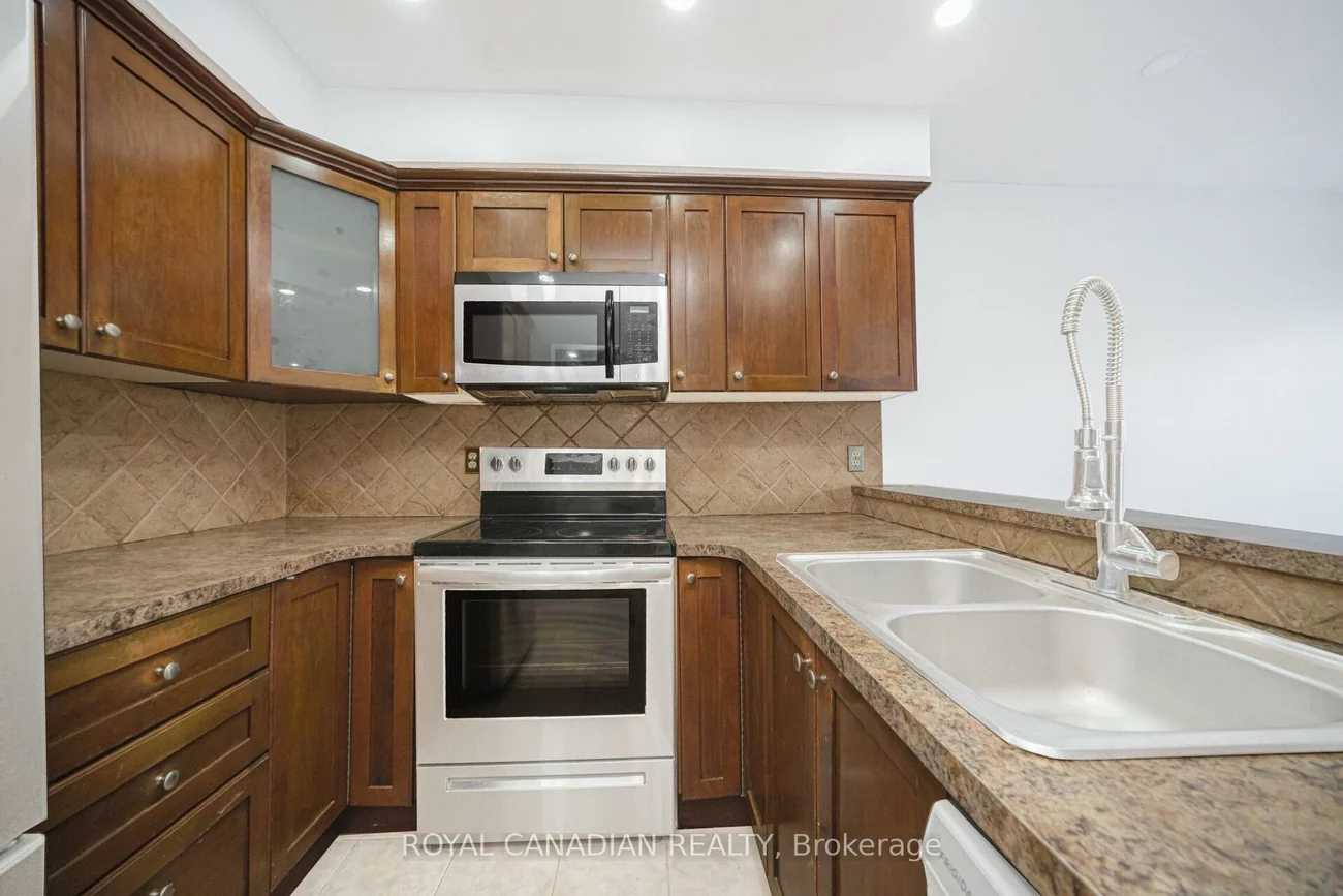 1538, Lancaster, 1005 - FA Falgarwood, Oakville