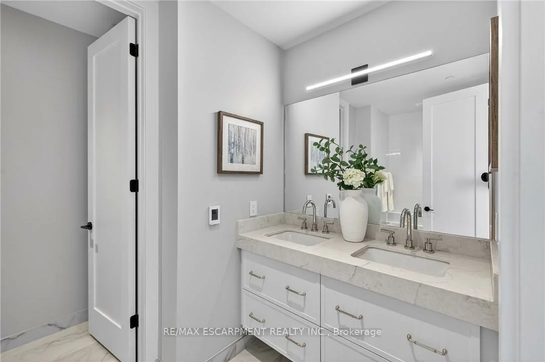 123, Maurice, 1002 - CO Central, Oakville