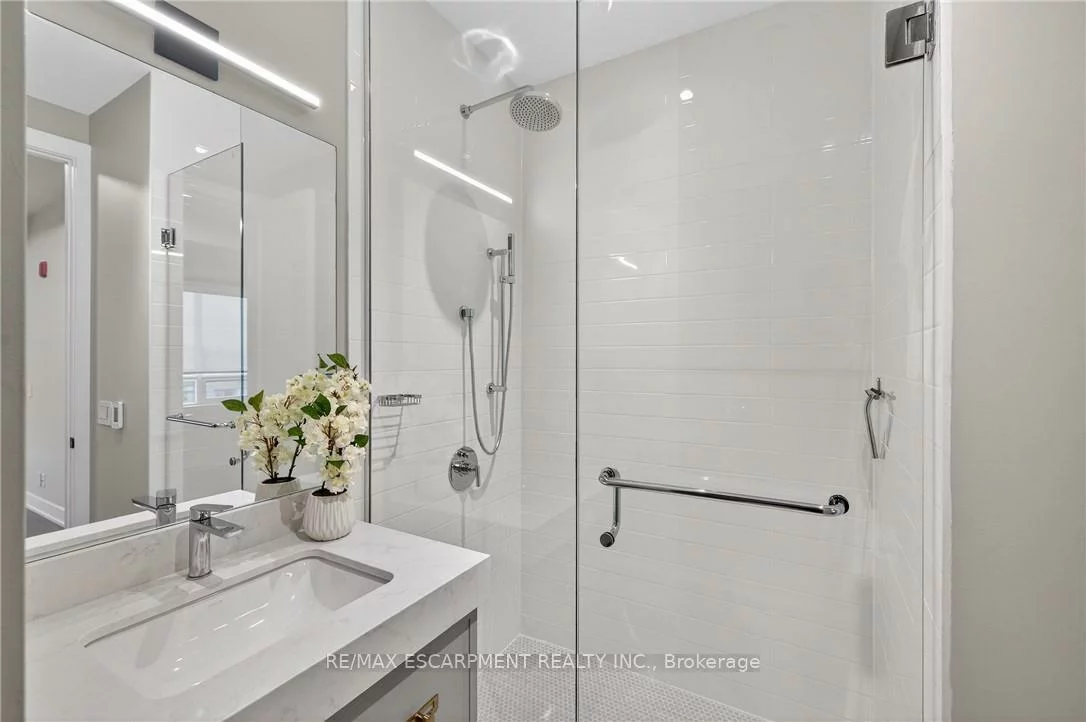 123, Maurice, 1002 - CO Central, Oakville