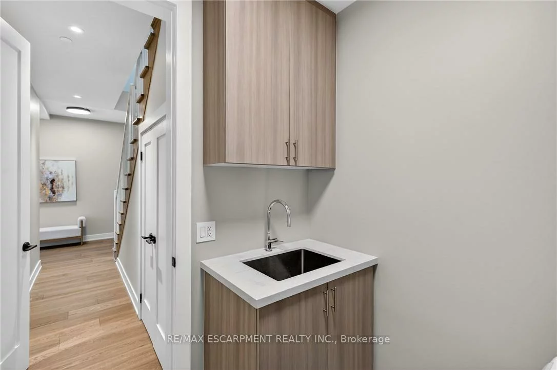 123, Maurice, 1002 - CO Central, Oakville