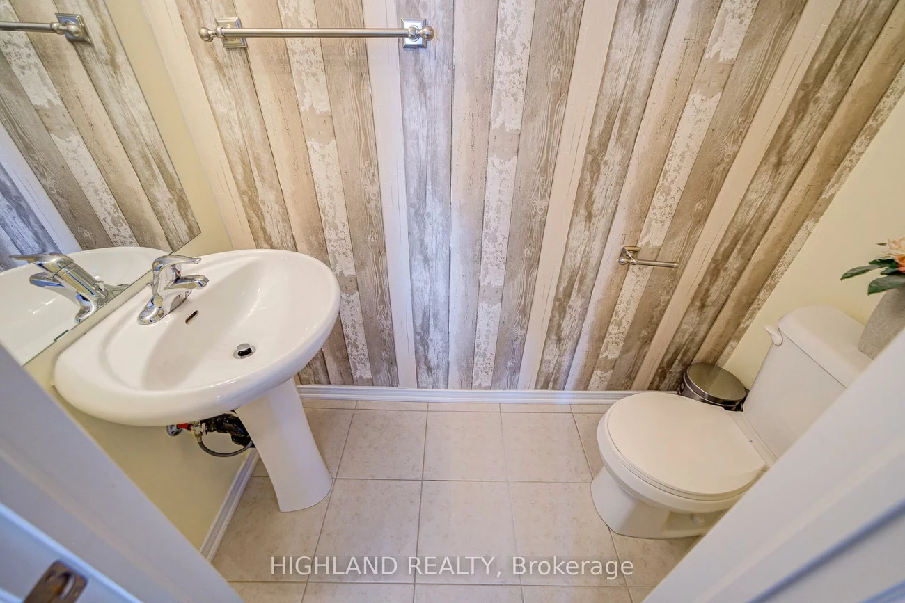 2460, Post, 1015 - RO River Oaks, Oakville