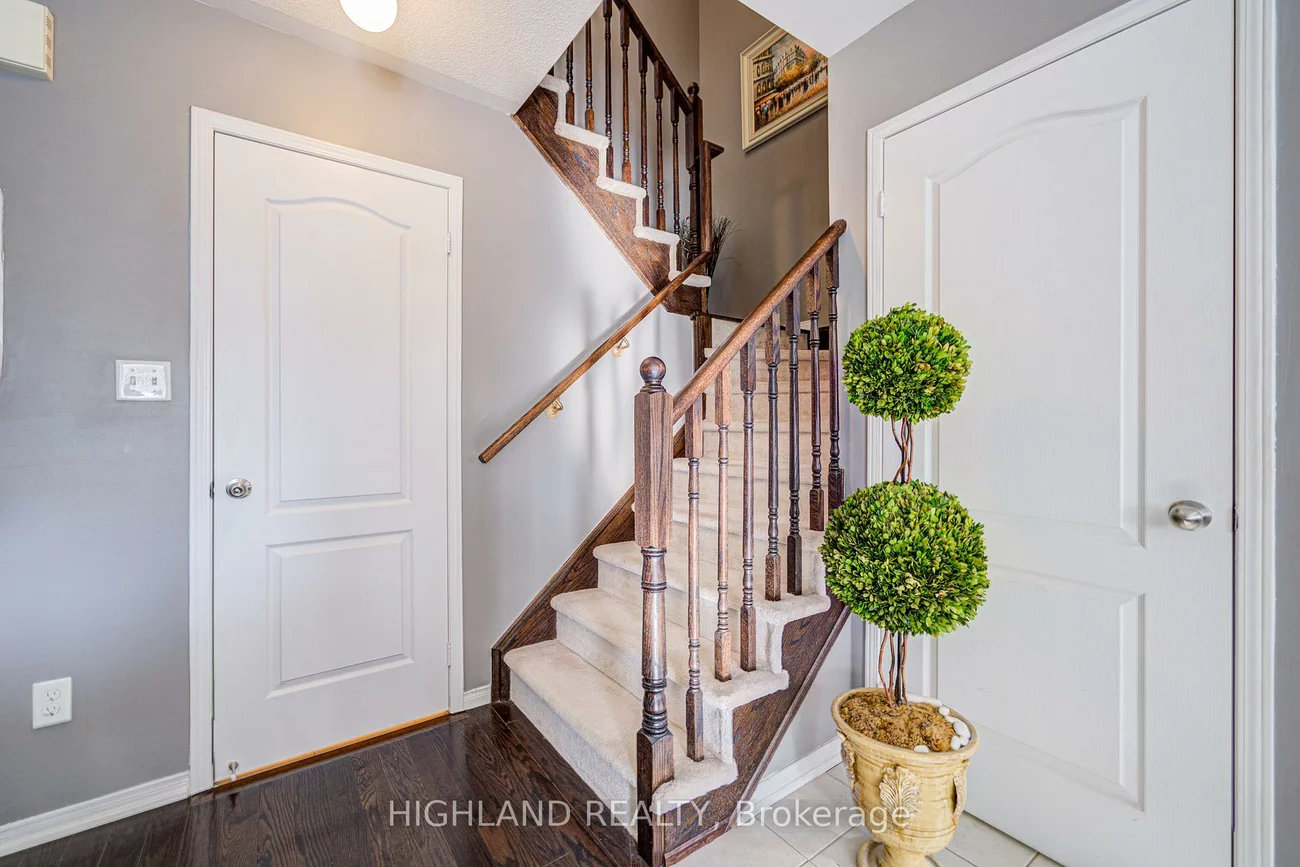 2460, Post, 1015 - RO River Oaks, Oakville