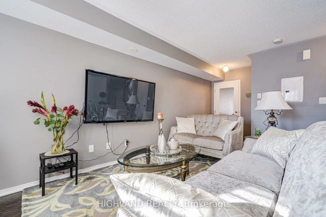 2460, Post, 1015 - RO River Oaks, Oakville