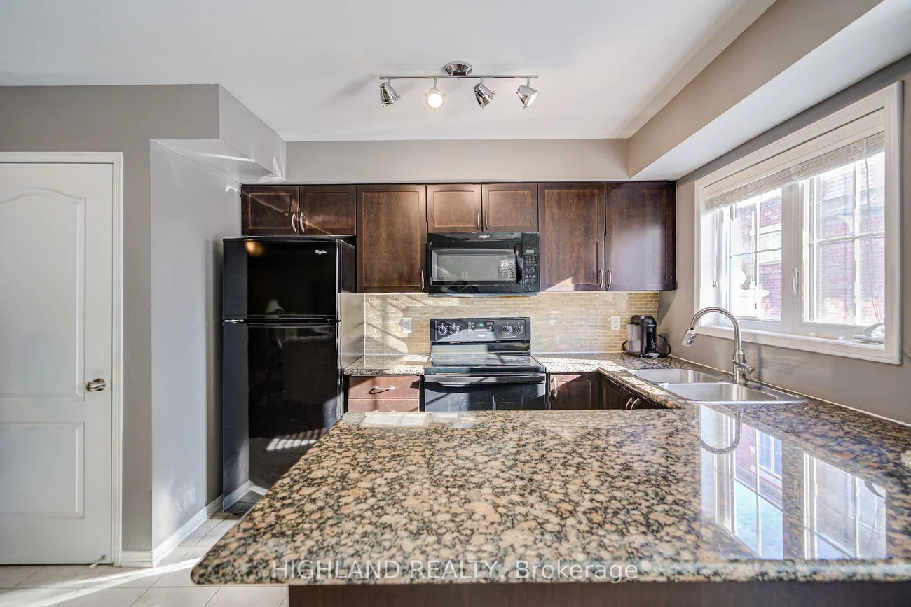 2460, Post, 1015 - RO River Oaks, Oakville