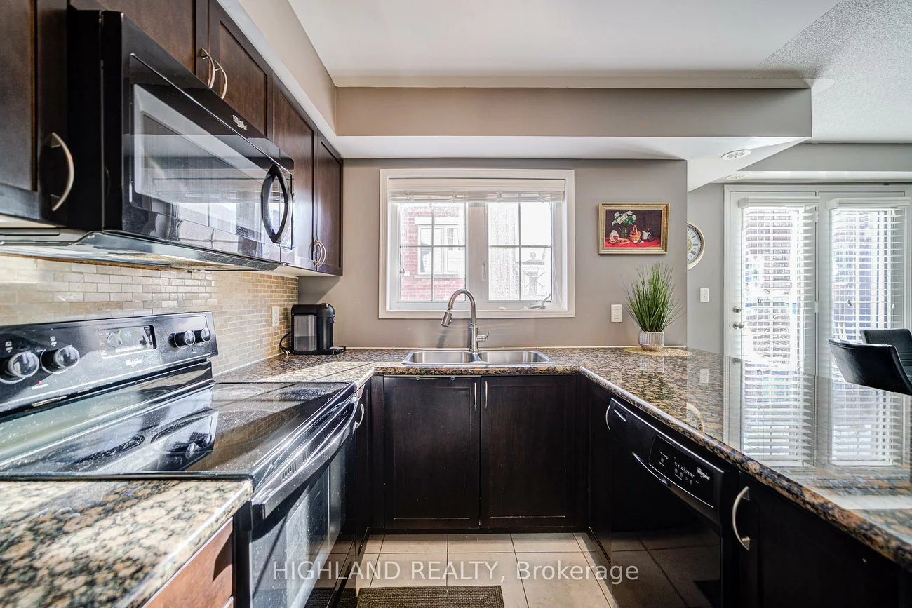 2460, Post, 1015 - RO River Oaks, Oakville