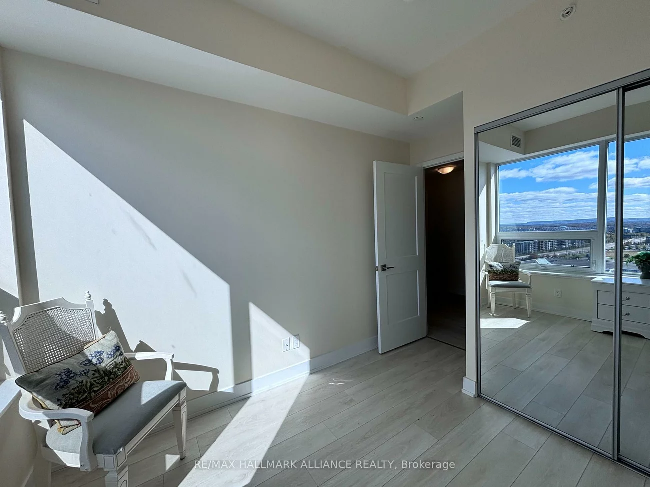 297, Oak Walk, 1015 - RO River Oaks, Oakville