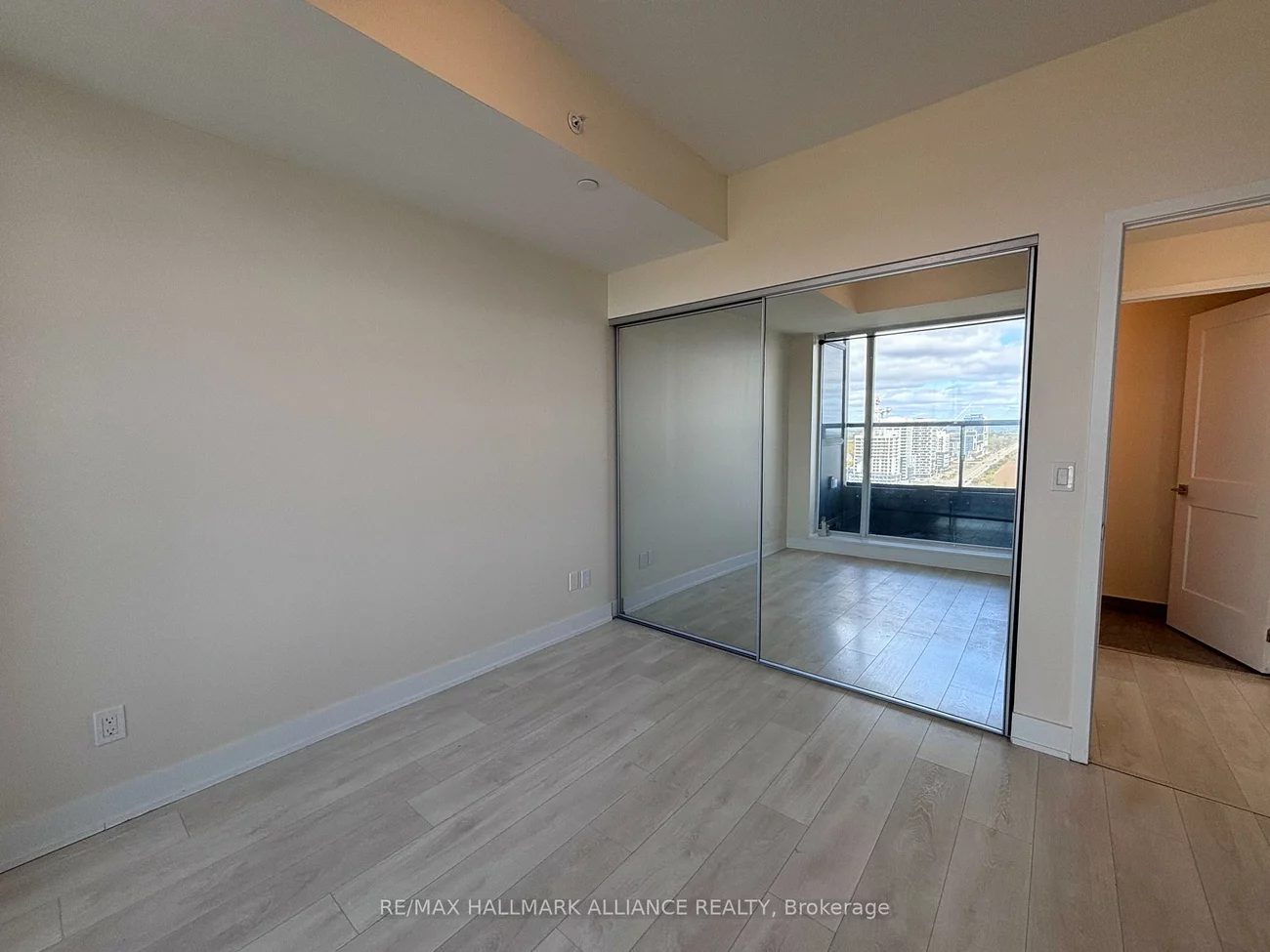 297, Oak Walk, 1015 - RO River Oaks, Oakville