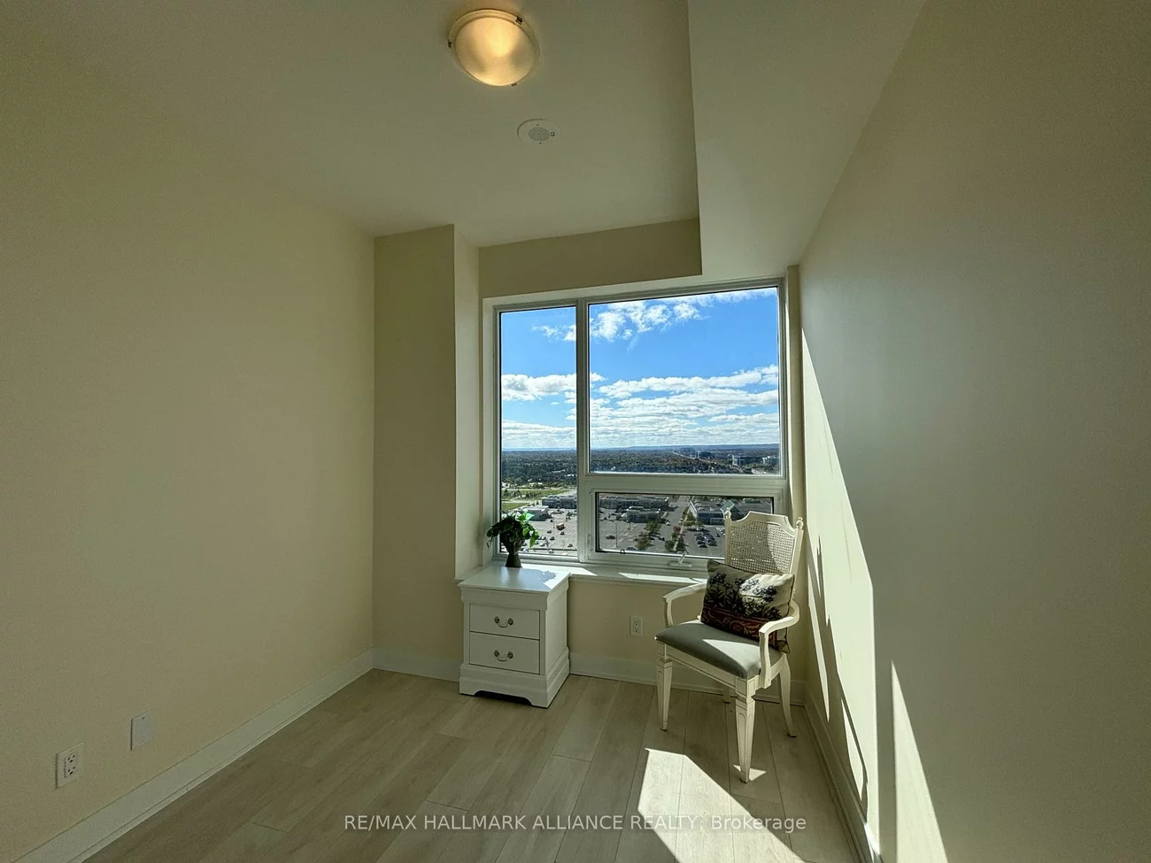 297, Oak Walk, 1015 - RO River Oaks, Oakville