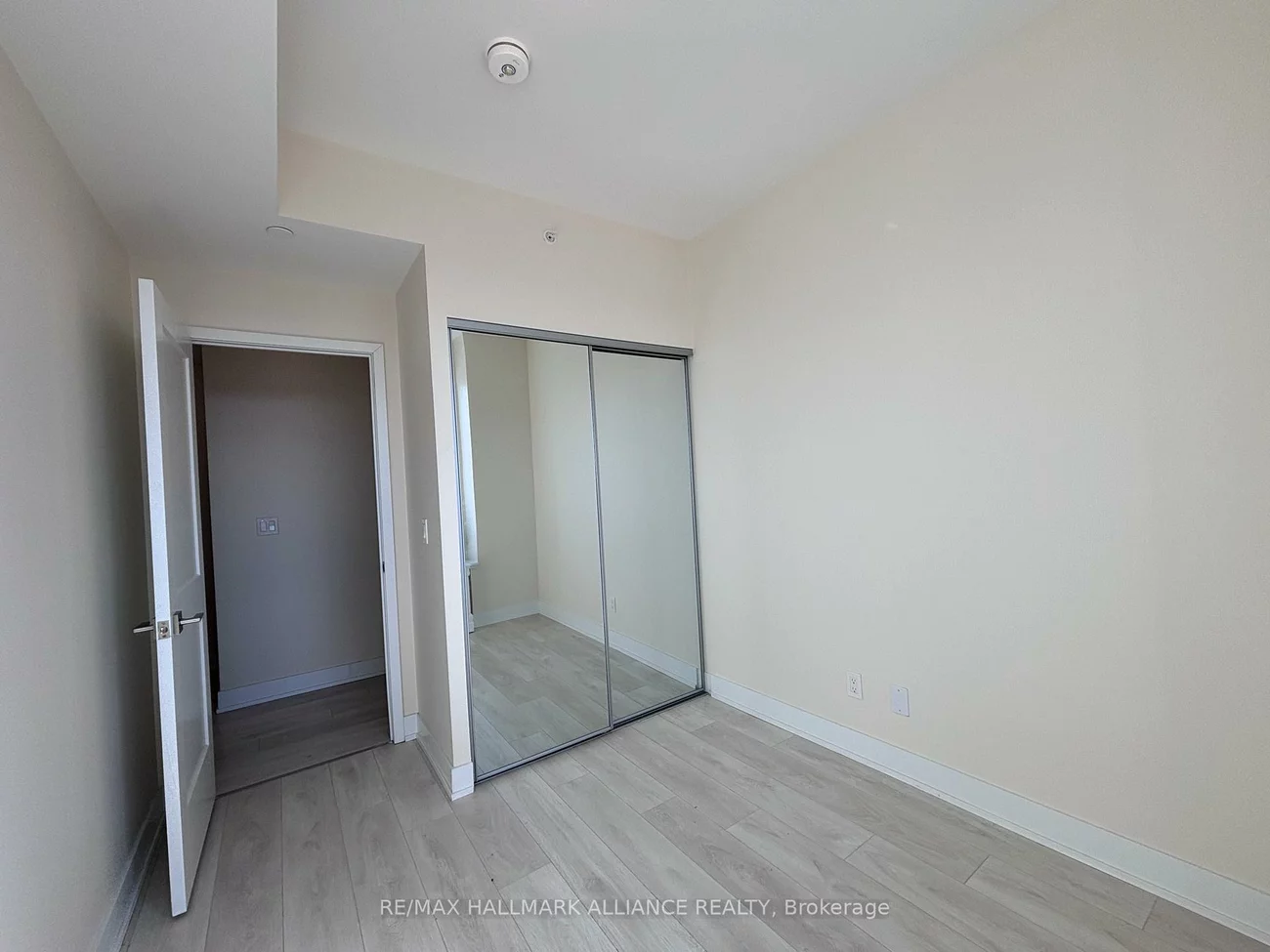 297, Oak Walk, 1015 - RO River Oaks, Oakville